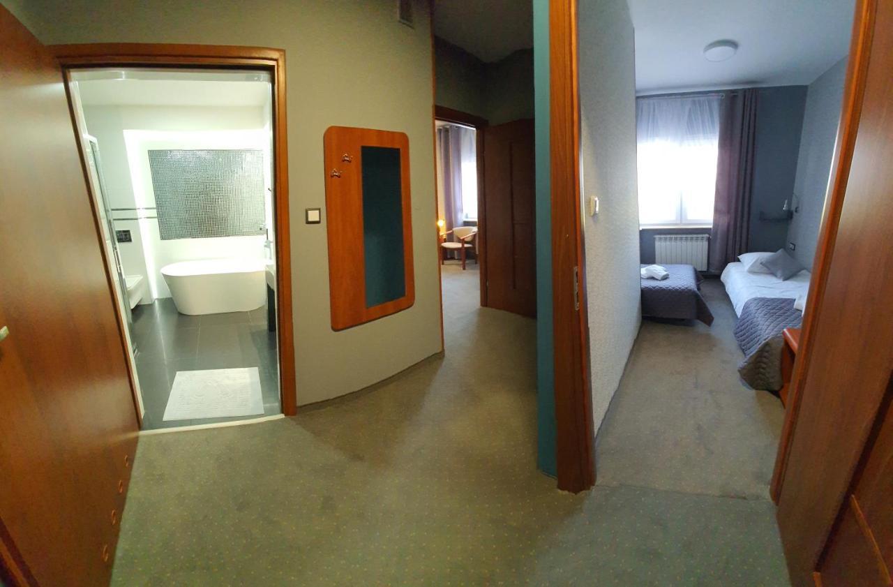 Hotel Bursztynowy Юзефув-над-Віслою Екстер'єр фото